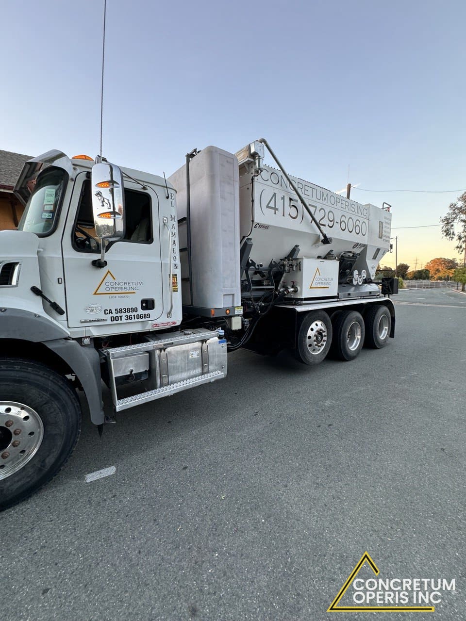 Concretum Operis ready-mix concrete supply truck in Richmond, CA — Venta de Concreto Richmond California